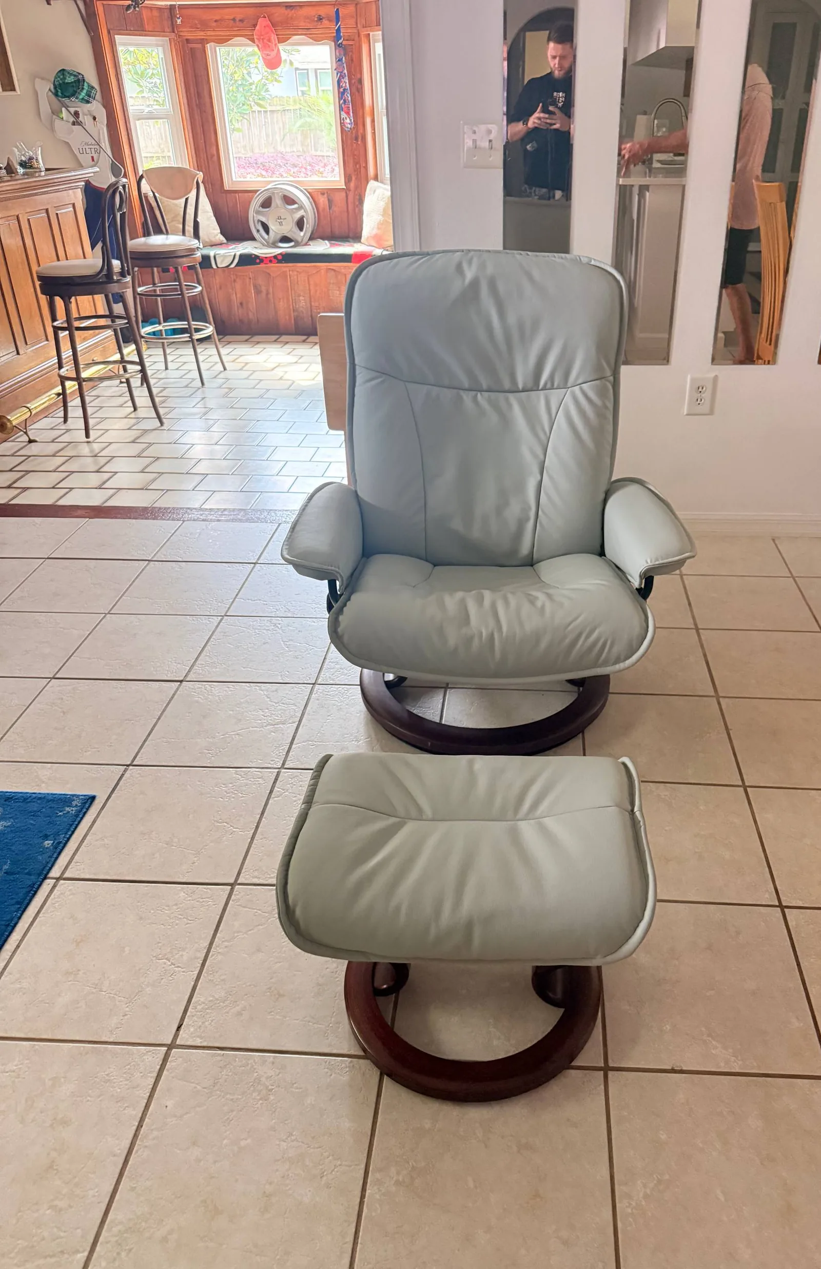Stressless chair fully reupholstered in light gray leather